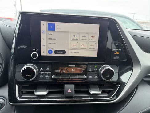 Used 2023 Toyota Highlander LE image 17