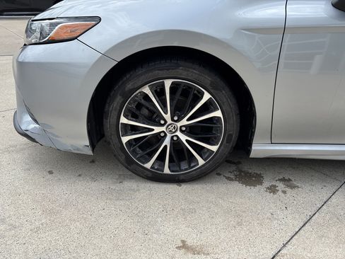 Used 2020 Toyota Camry SE FWD image 14