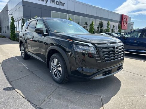 New 2026 Nissan Pathfinder SL AWD/4WD image 2