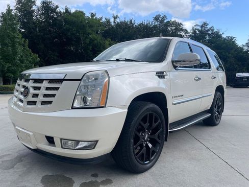 Used 2007 Cadillac Escalade AWD w/ Information Package image 1