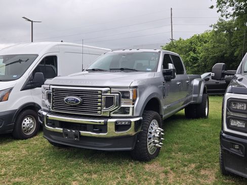 Used 2021 Ford F350 Lariat w/ Lariat Ultimate Package AWD/4WD image 3