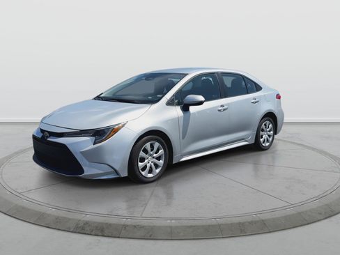 Used 2024 Toyota Corolla LE FWD image 4