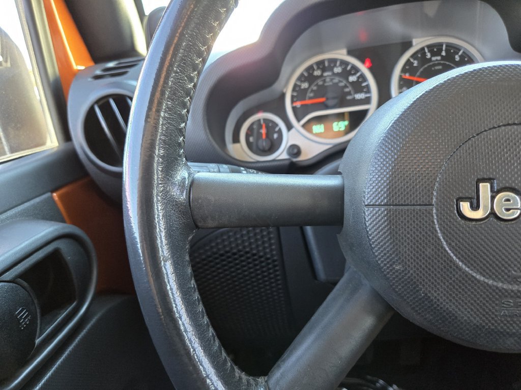 Used 2010 Jeep Wrangler Unlimited Rubicon AWD/4WD image 25