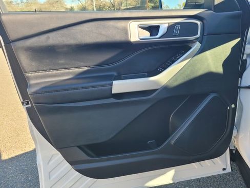 Certified 2022 Ford Explorer XLT image 16