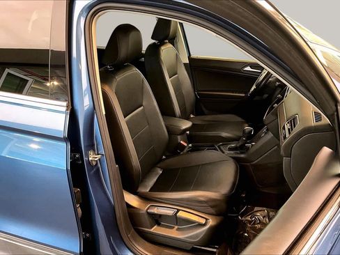 Used 2019 Volkswagen Tiguan SE w/ Panoramic Sunroof Package FWD image 9