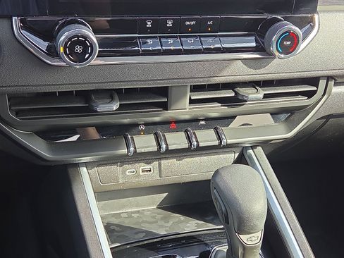 Used 2024 Chevrolet Colorado Trail Boss w/ Advanced Trailering Package image 19