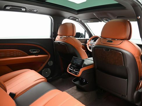 Certified 2025 Bentley Bentayga Extended Wheelbase image 20
