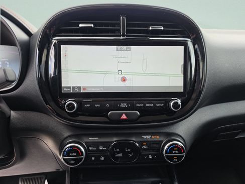 Used 2024 Kia Soul GT-Line FWD image 24
