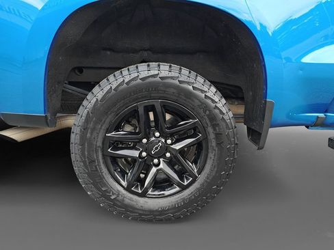 Used 2023 Chevrolet Silverado 1500 Custom Trail Boss w/ LPO, Dark Essentials Package AWD/4WD image 11