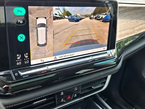 Certified 2024 Volkswagen Atlas SEL Premium R-Line image 25