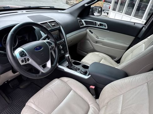 Used 2014 Ford Explorer XLT w/ Equipment Group 202A AWD/4WD image 26