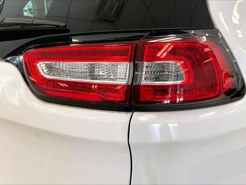 Used 2018 Jeep Cherokee Limited w/ Luxury Group AWD/4WD image 27