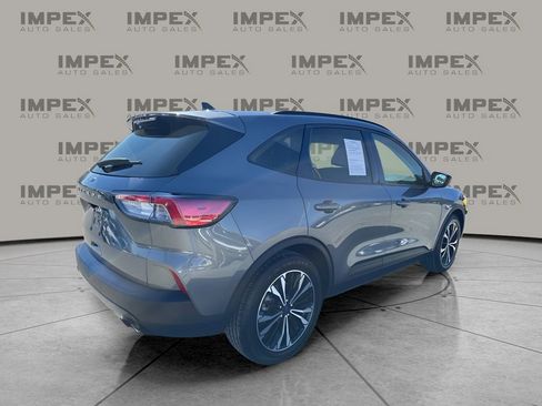 Used 2022 Ford Escape SE w/ SE Sport Appearance Package image 5