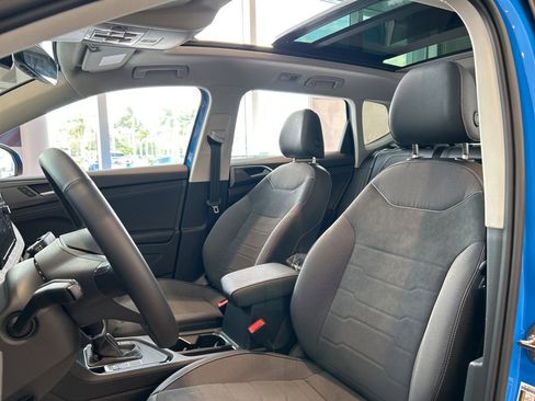 Used 2025 Volkswagen Taos SE image 13