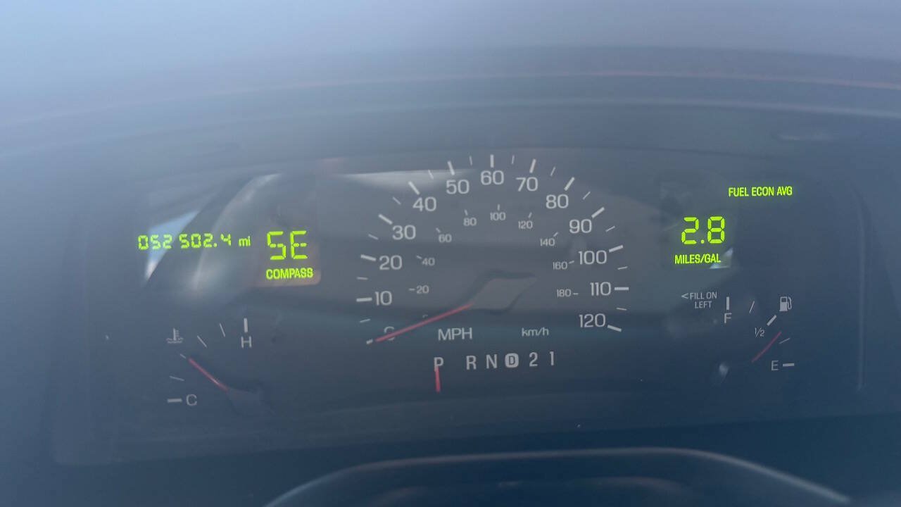 Used 1999 Lincoln Town Car Signature RWD image 22