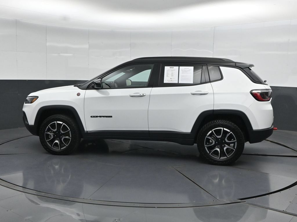 Used 2024 Jeep Compass Trailhawk AWD/4WD image 7