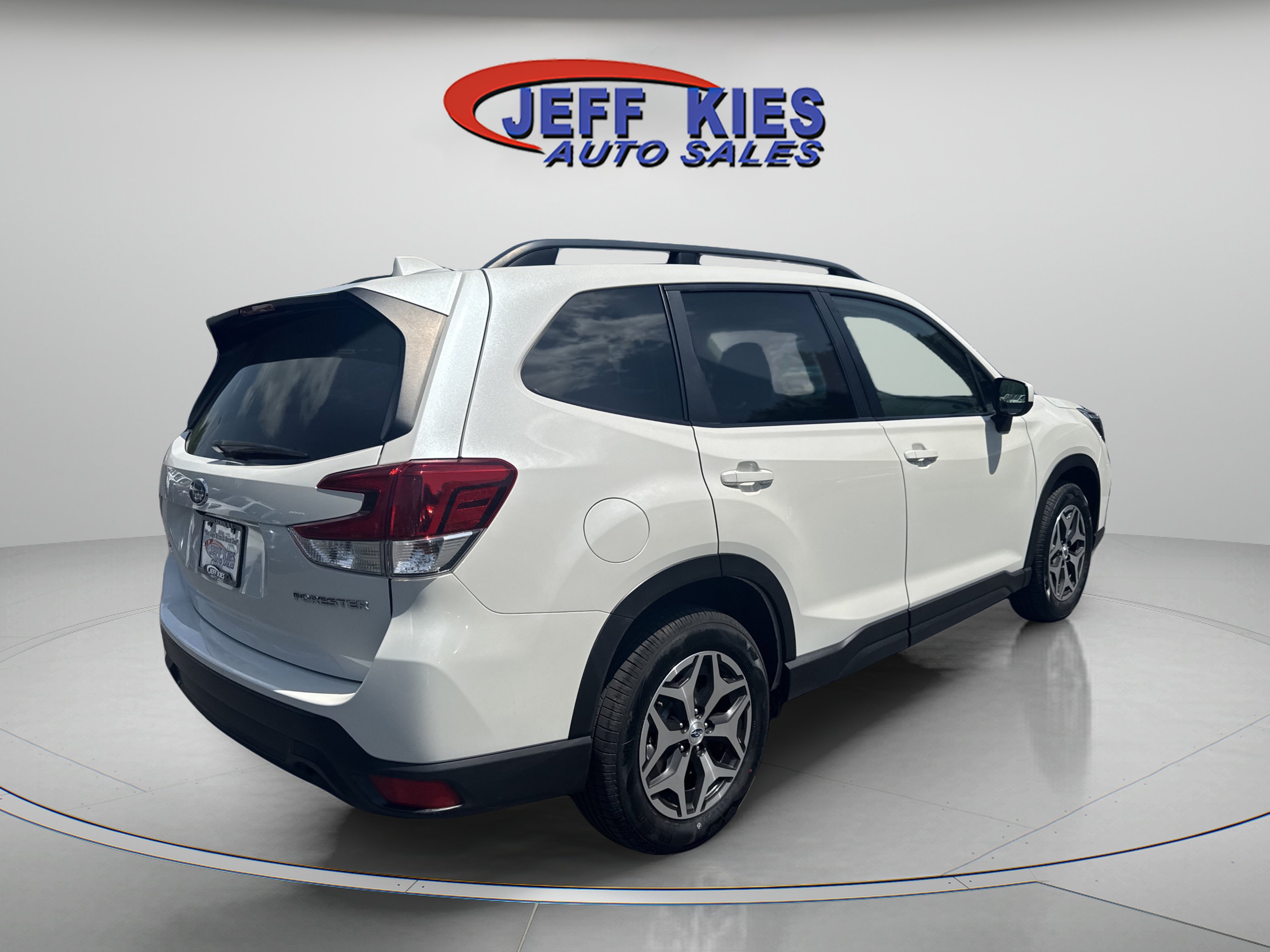 Used 2019 Subaru Forester Premium AWD/4WD image 5