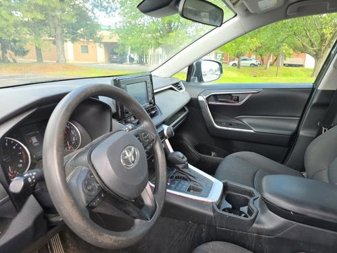 Used 2020 Toyota RAV4 LE w/ All Weather Liner Package AWD/4WD image 22