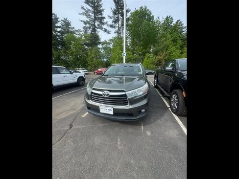 Used 2016 Toyota Highlander XLE AWD/4WD image 1