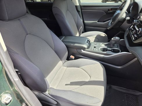 Used 2023 Toyota Highlander L FWD image 9