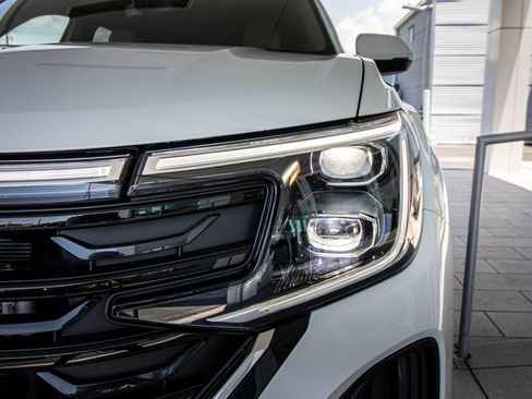 New 2026 Volkswagen Atlas Cross Sport SE FWD image 7
