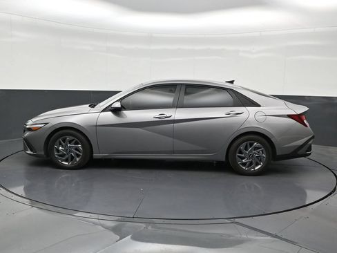 Used 2024 Hyundai Elantra SEL FWD image 2