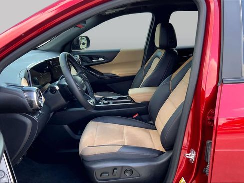 Used 2025 Chevrolet Equinox ACTIV w/ Safety and Technology Package FWD image 8