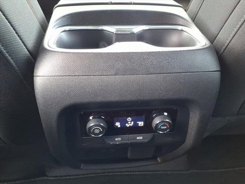 New 2026 Chevrolet Traverse LT image 13