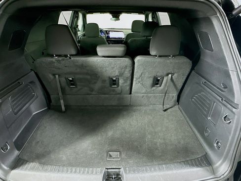 Used 2024 Chevrolet Traverse LT image 30