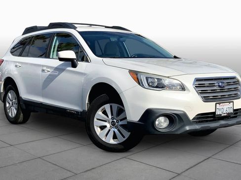 Used 2017 Subaru Outback 2.5i Premium AWD/4WD image 2