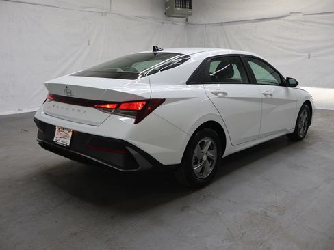 Used 2026 Hyundai Elantra SE FWD image 7