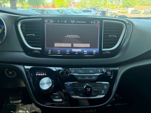 Used 2025 Chrysler Pacifica Select FWD image 20