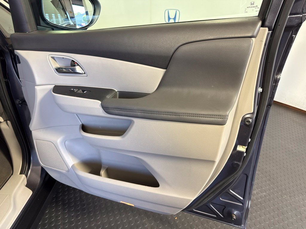 Used 2016 Honda Odyssey SE image 5