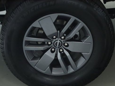 Used 2025 Nissan Frontier SV RWD image 12