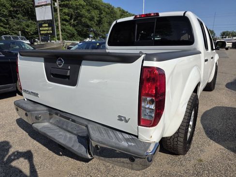 Used 2014 Nissan Frontier SV w/ SV Value Truck Package RWD image 9