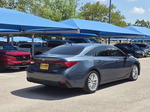Used 2021 Toyota Avalon Limited FWD image 3