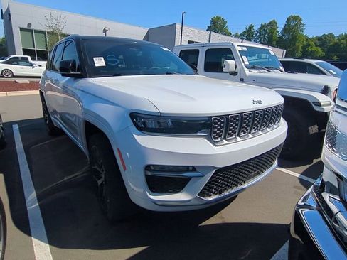 Used 2022 Jeep Grand Cherokee Summit AWD/4WD image 4