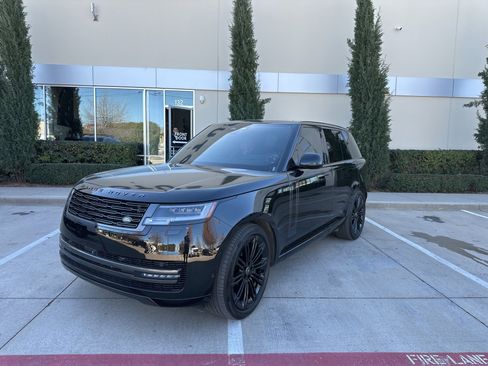 Used 2025 Land Rover Range Rover SE image 1