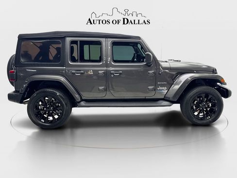 Used 2022 Jeep Wrangler Unlimited Sahara w/ Cold Weather Group AWD/4WD image 10
