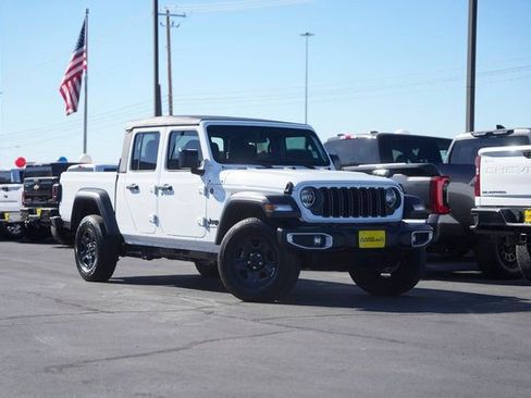 Used 2025 Jeep Gladiator Sport image 2