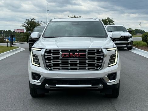 Used 2025 GMC Yukon Denali w/ Denali Reserve Package AWD/4WD image 8