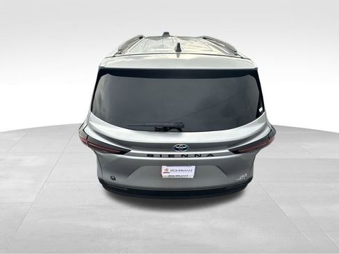 Used 2024 Toyota Sienna XLE image 31