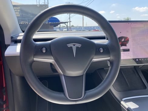 Used 2021 Tesla Model Y Long Range AWD/4WD image 24