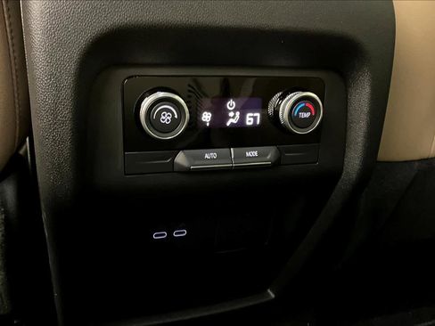 Used 2025 Buick Enclave Preferred image 12