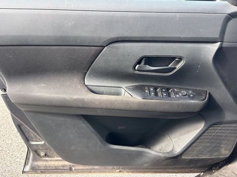 Used 2025 Nissan Kicks S FWD image 5