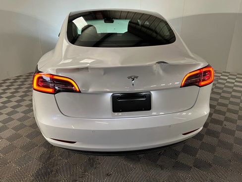 Used 2019 Tesla Model 3 Standard Range Plus image 8