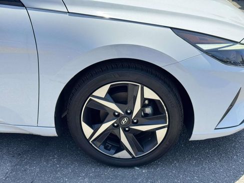 Certified 2023 Hyundai Elantra SEL w/ Convenience Package FWD image 9