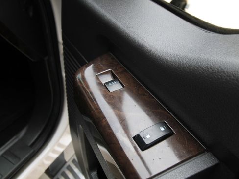 Used 2016 Ford F250 Platinum w/ FX4 Off-Road Package image 40