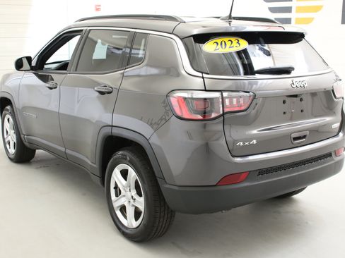 Used 2023 Jeep Compass Latitude w/ Convenience Group AWD/4WD image 7