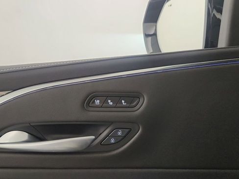 Used 2024 Cadillac Escalade ESV Premium Luxury w/ Performance Package image 28